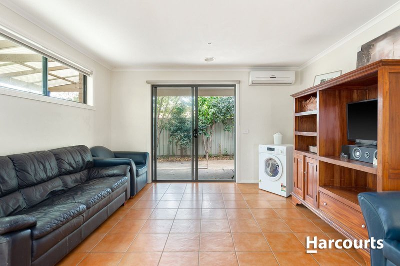 Photo - 32 Ardent Crescent, Cranbourne East VIC 3977 - Image 4