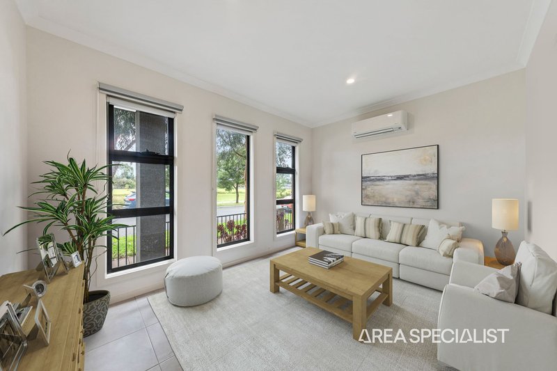 Photo - 32 Armidale Drive, Pakenham VIC 3810 - Image 3