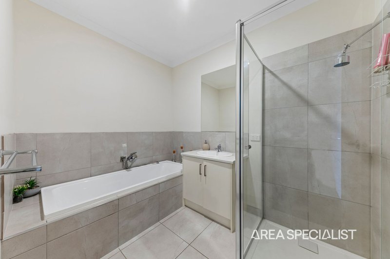 Photo - 32 Armidale Drive, Pakenham VIC 3810 - Image 9