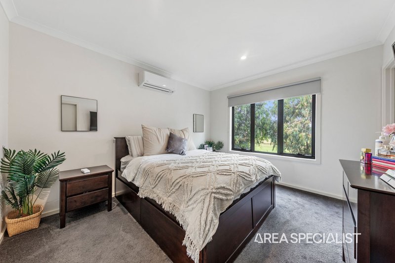 Photo - 32 Armidale Drive, Pakenham VIC 3810 - Image 10