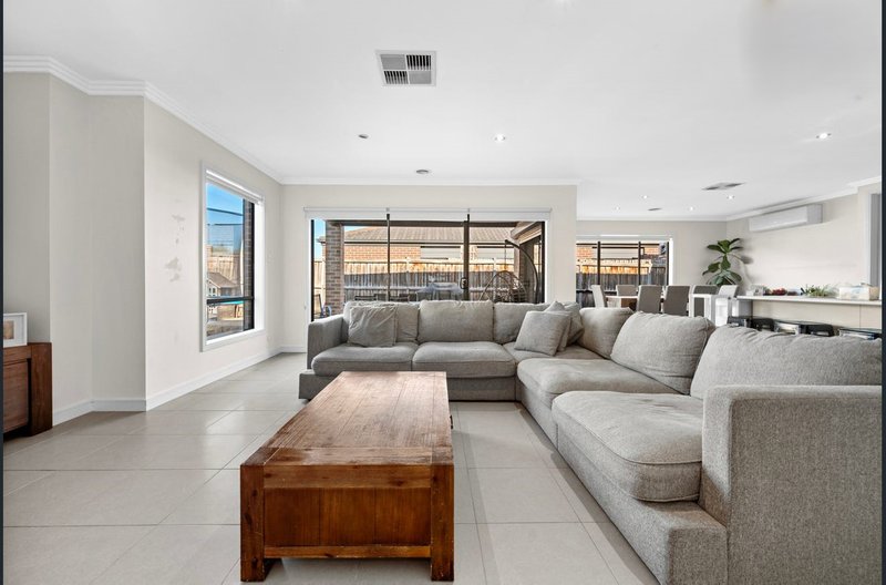 Photo - 32 Arnolds Creek Boulevard, Harkness VIC 3337 - Image 4