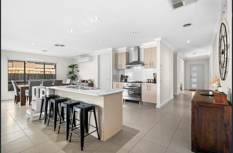 Photo - 32 Arnolds Creek Boulevard, Harkness VIC 3337 - Image 5