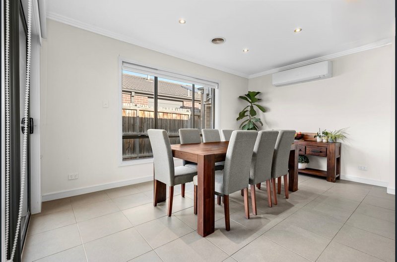 Photo - 32 Arnolds Creek Boulevard, Harkness VIC 3337 - Image 7