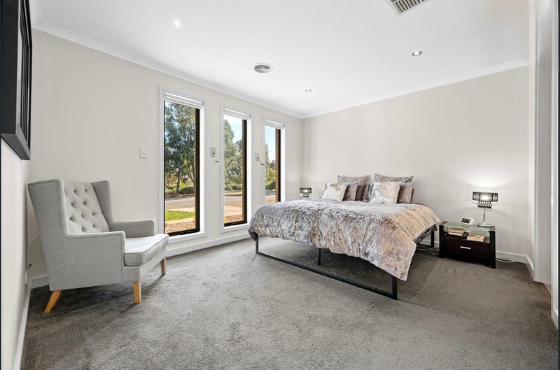Photo - 32 Arnolds Creek Boulevard, Harkness VIC 3337 - Image 8