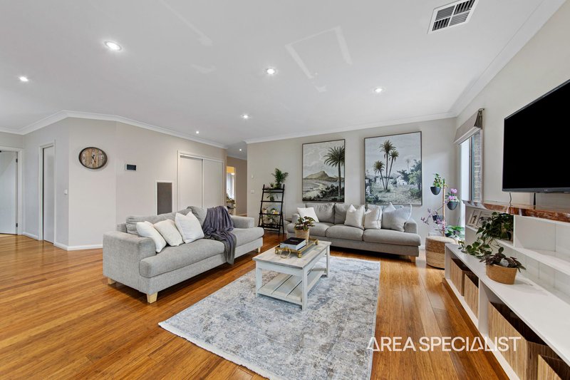 Photo - 32 Arthur Phillip Drive, Pakenham VIC 3810 - Image 3