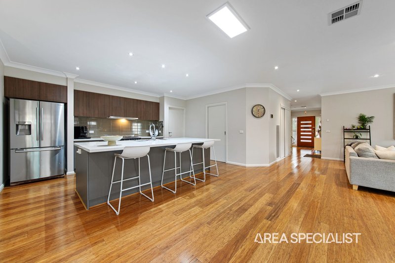 Photo - 32 Arthur Phillip Drive, Pakenham VIC 3810 - Image 7