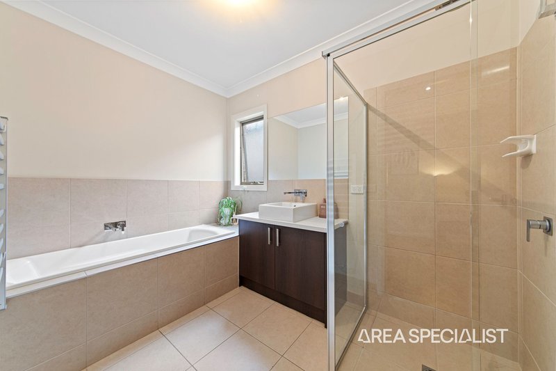 Photo - 32 Arthur Phillip Drive, Pakenham VIC 3810 - Image 11