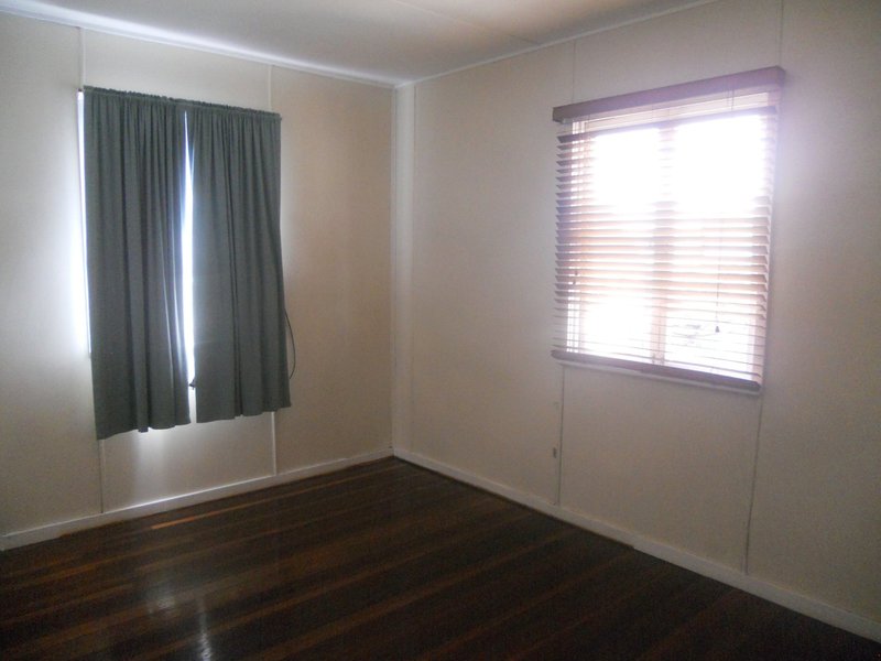 Photo - 32 Atherton Street, Mount Isa QLD 4825 - Image 7