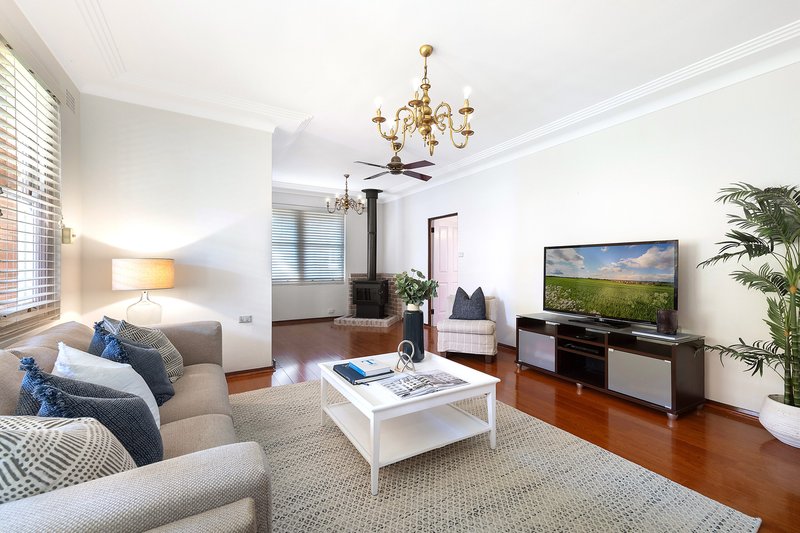 Photo - 32 Balmoral Street, Waitara NSW 2077 - Image 2