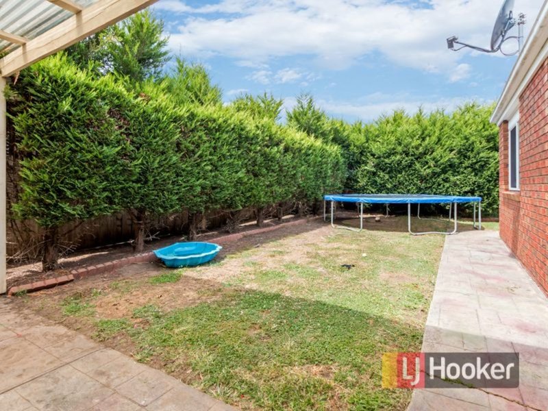 Photo - 32 Banyalla Drive, Cranbourne West VIC 3977 - Image 12