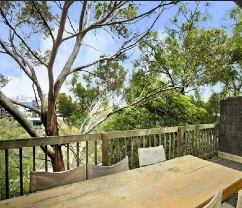 Photo - 3/2 Barkers Road, Hawthorn VIC 3122 - Image 3