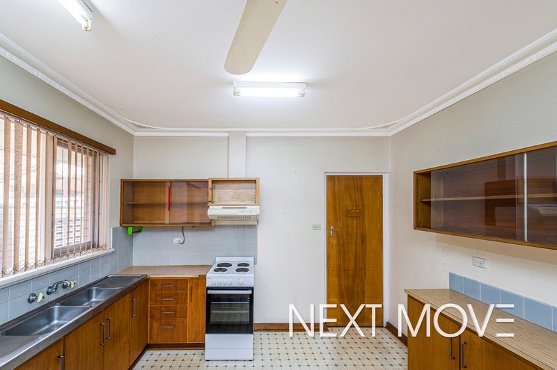 Photo - 32 Bawdan Street, Willagee WA 6156 - Image 7
