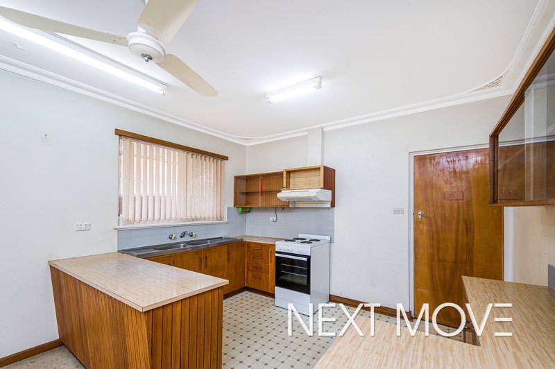 Photo - 32 Bawdan Street, Willagee WA 6156 - Image 32