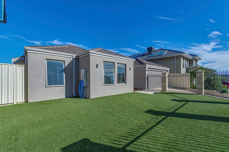 Photo - 32 Belhaven Terrace, Quinns Rocks WA 6030 - Image 2