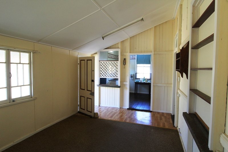 Photo - 32 Bellambi Street, Toogoolawah QLD 4313 - Image 9