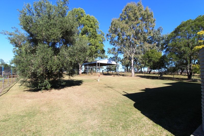 Photo - 32 Bellambi Street, Toogoolawah QLD 4313 - Image 13