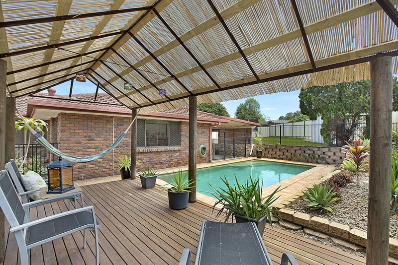 Photo - 32 Bennett Dr , Regents Park QLD 4118 - Image 2