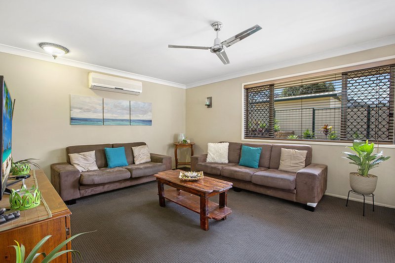 Photo - 32 Bennett Dr , Regents Park QLD 4118 - Image 5