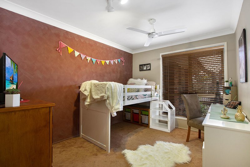 Photo - 32 Bennett Dr , Regents Park QLD 4118 - Image 12