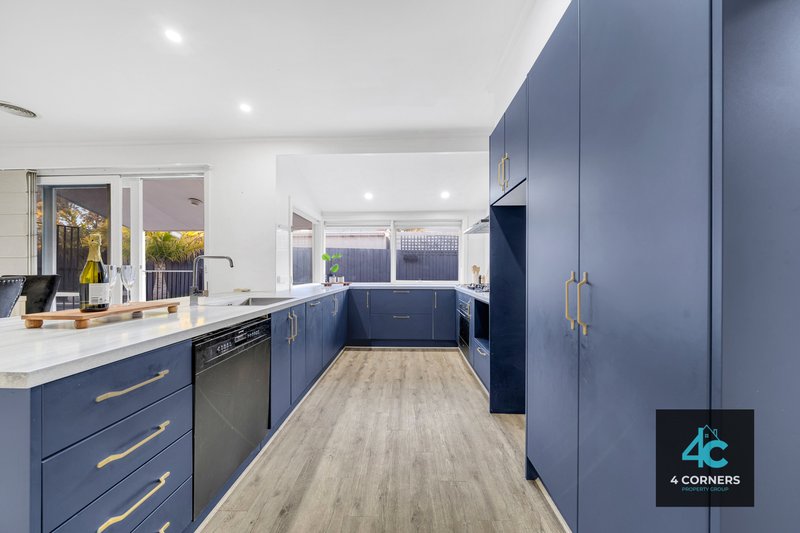 Photo - 32 Bernhardt Avenue, Hoppers Crossing VIC 3029 - Image 8