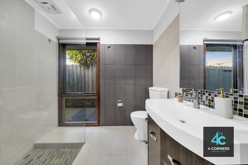 Photo - 32 Bernhardt Avenue, Hoppers Crossing VIC 3029 - Image 11