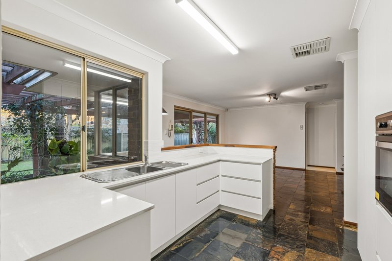 Photo - 32 Bibra Drive, Bibra Lake WA 6163 - Image 2