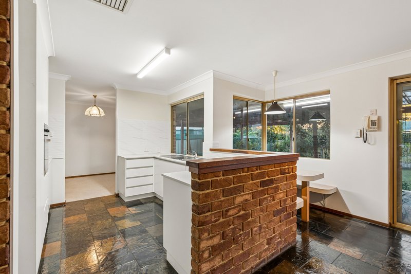 Photo - 32 Bibra Drive, Bibra Lake WA 6163 - Image 7