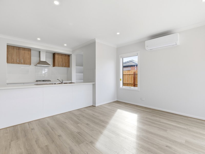 Photo - 32 Bindaree Drive, Melton South VIC 3338 - Image 3