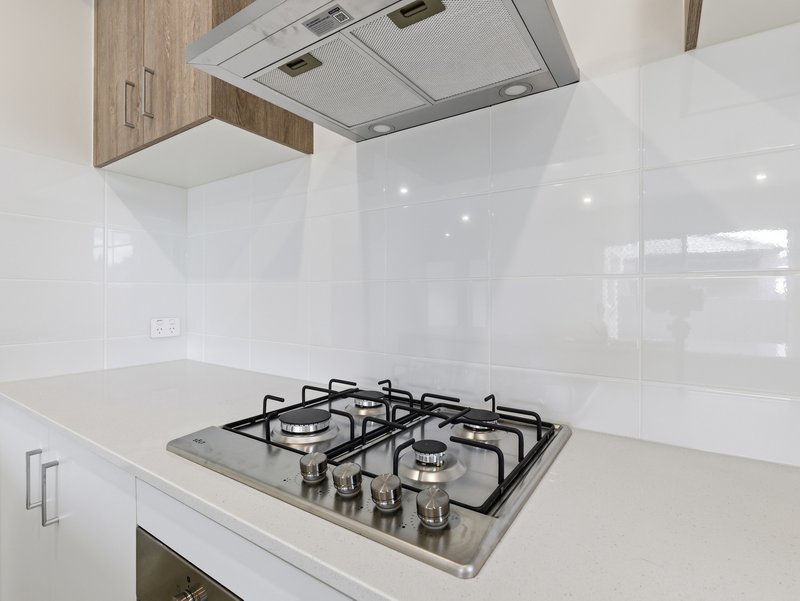 Photo - 32 Bindaree Drive, Melton South VIC 3338 - Image 11
