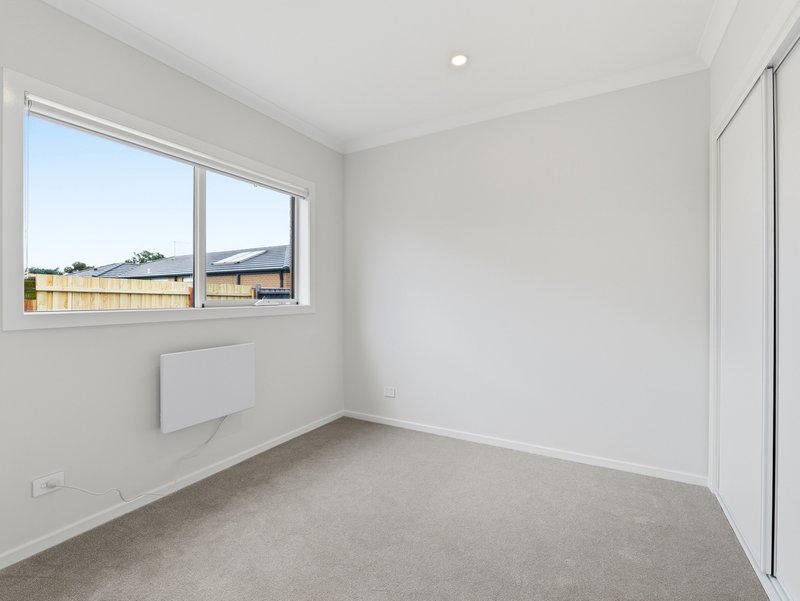 Photo - 32 Bindaree Drive, Melton South VIC 3338 - Image 14