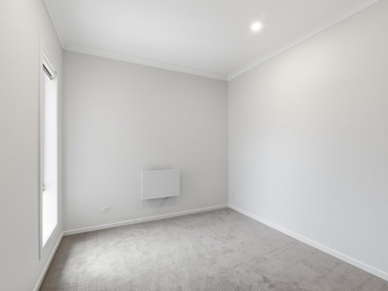 Photo - 32 Bindaree Drive, Melton South VIC 3338 - Image 16