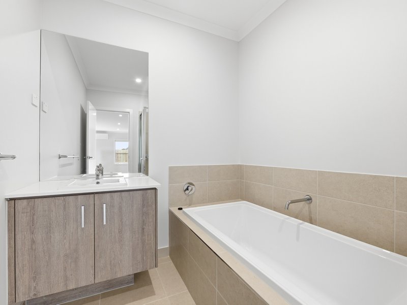 Photo - 32 Bindaree Drive, Melton South VIC 3338 - Image 22