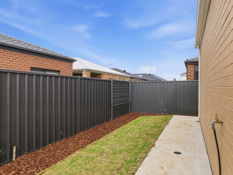 Photo - 32 Bindaree Drive, Melton South VIC 3338 - Image 26
