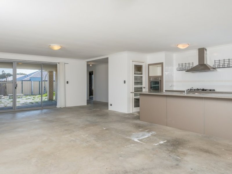 Photo - 32 Blackwood Meander, Yanchep WA 6035 - Image 5