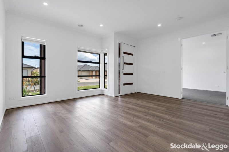 Photo - 32 Boomerang Road, Donnybrook VIC 3064 - Image 6