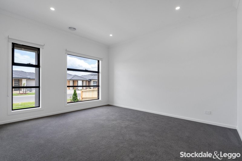 Photo - 32 Boomerang Road, Donnybrook VIC 3064 - Image 7