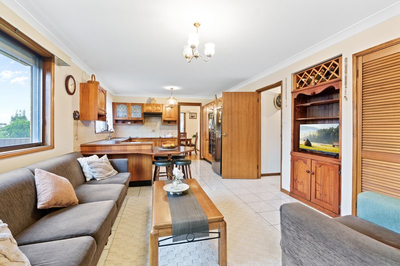 Photo - 32 Boronia Road, Bossley Park NSW 2176 - Image 5