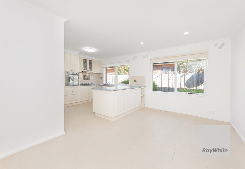 Photo - 32 Boston Crescent, Keilor Downs VIC 3038 - Image 4
