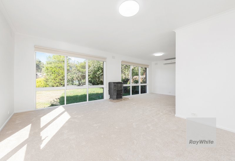 Photo - 32 Boston Crescent, Keilor Downs VIC 3038 - Image 6