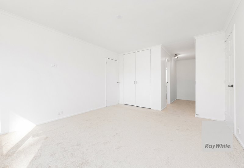 Photo - 32 Boston Crescent, Keilor Downs VIC 3038 - Image 7
