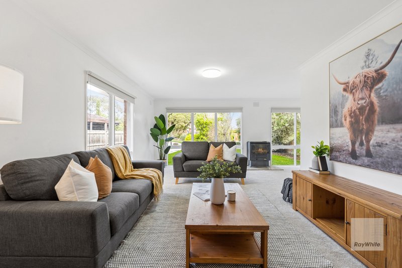 Photo - 32 Boston Crescent, Keilor Downs VIC 3038 - Image 2
