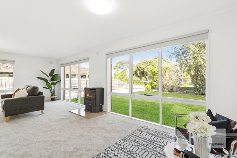 Photo - 32 Boston Crescent, Keilor Downs VIC 3038 - Image 4