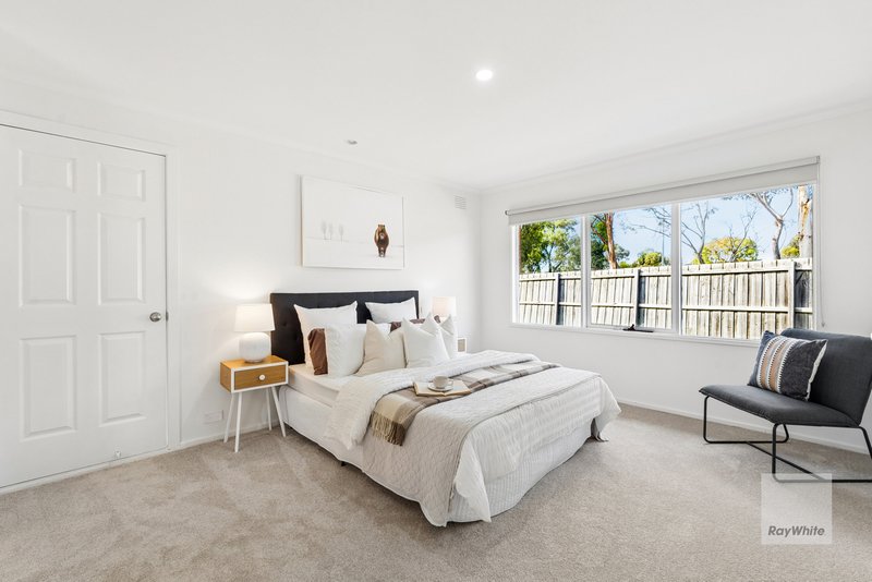 Photo - 32 Boston Crescent, Keilor Downs VIC 3038 - Image 7