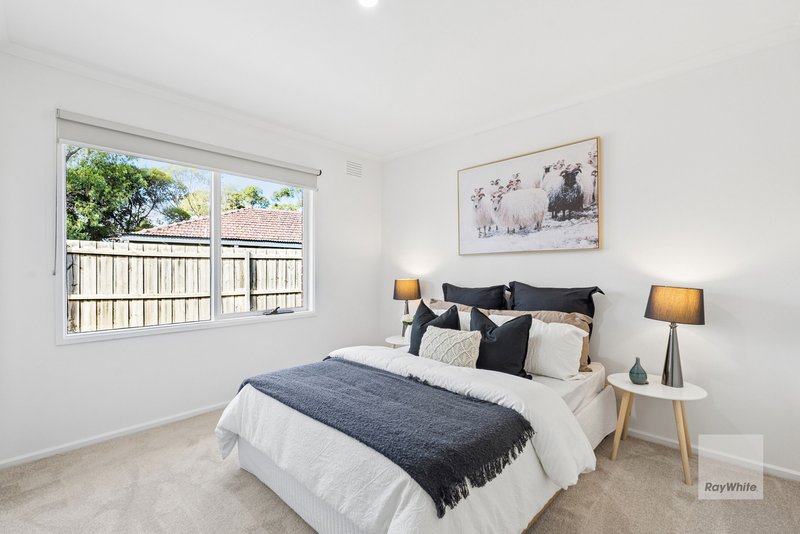 Photo - 32 Boston Crescent, Keilor Downs VIC 3038 - Image 9