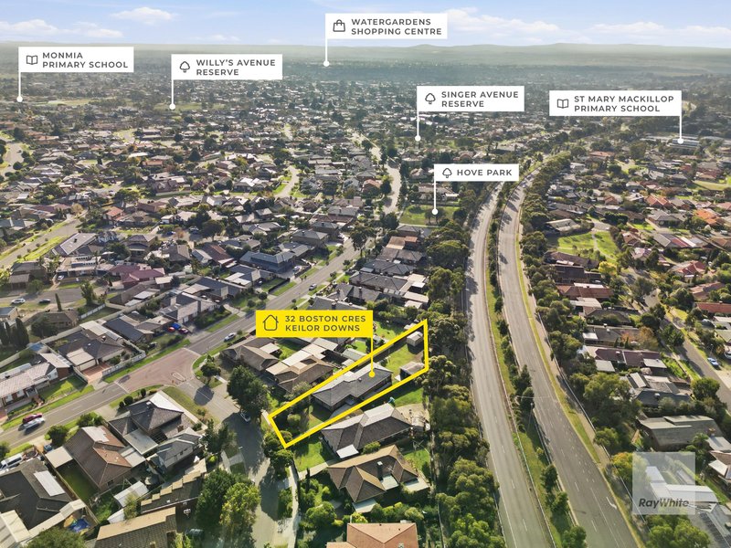 Photo - 32 Boston Crescent, Keilor Downs VIC 3038 - Image 14