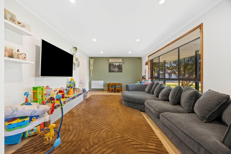 Photo - 32 Bradby Avenue, Mount Clear VIC 3350 - Image 3