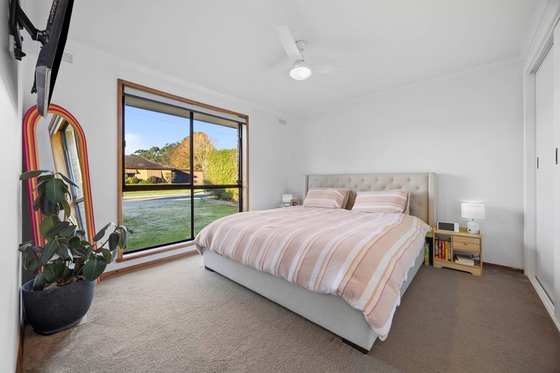 Photo - 32 Bradby Avenue, Mount Clear VIC 3350 - Image 11