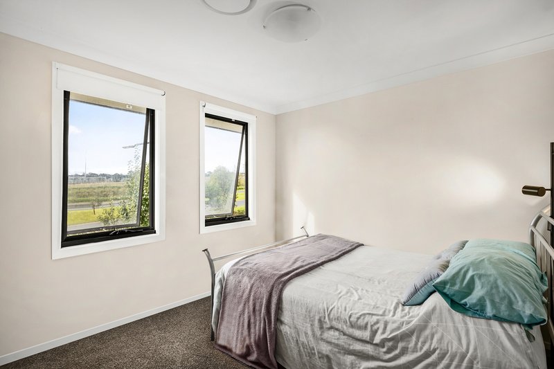 Photo - 32 Braeside Crescent, The Ponds NSW 2769 - Image 7