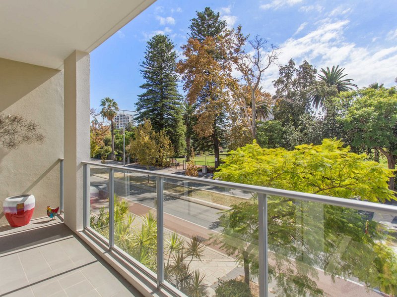 Photo - 3/2 Bremer Promenade, East Perth WA 6004 - Image 5