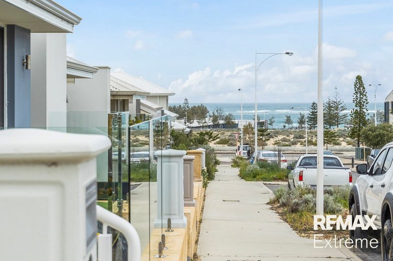 Photo - 32 Broach Way, Alkimos WA 6038 - Image 3